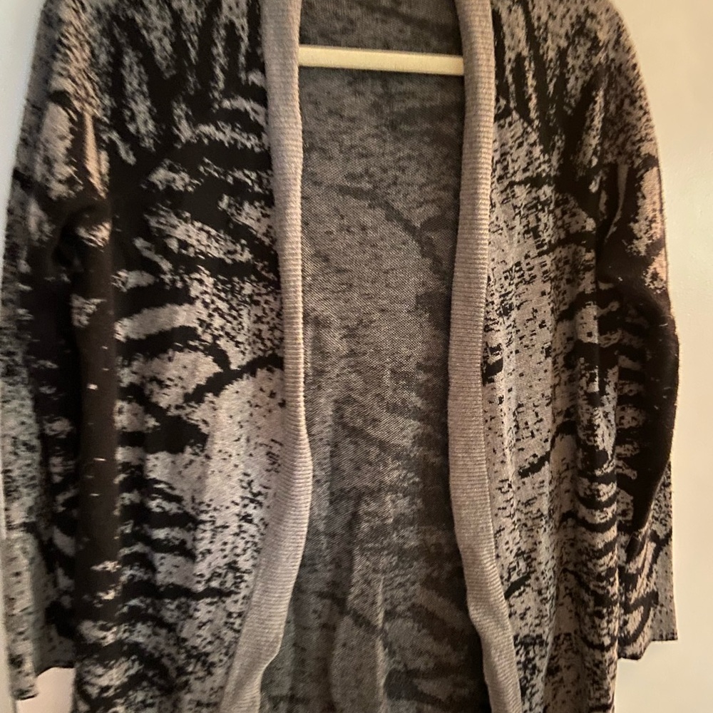 Black and gray sweater